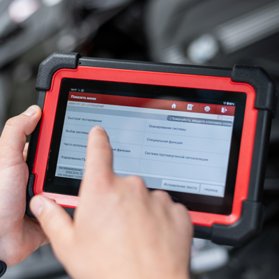 Car engine diagnostics with a scanner